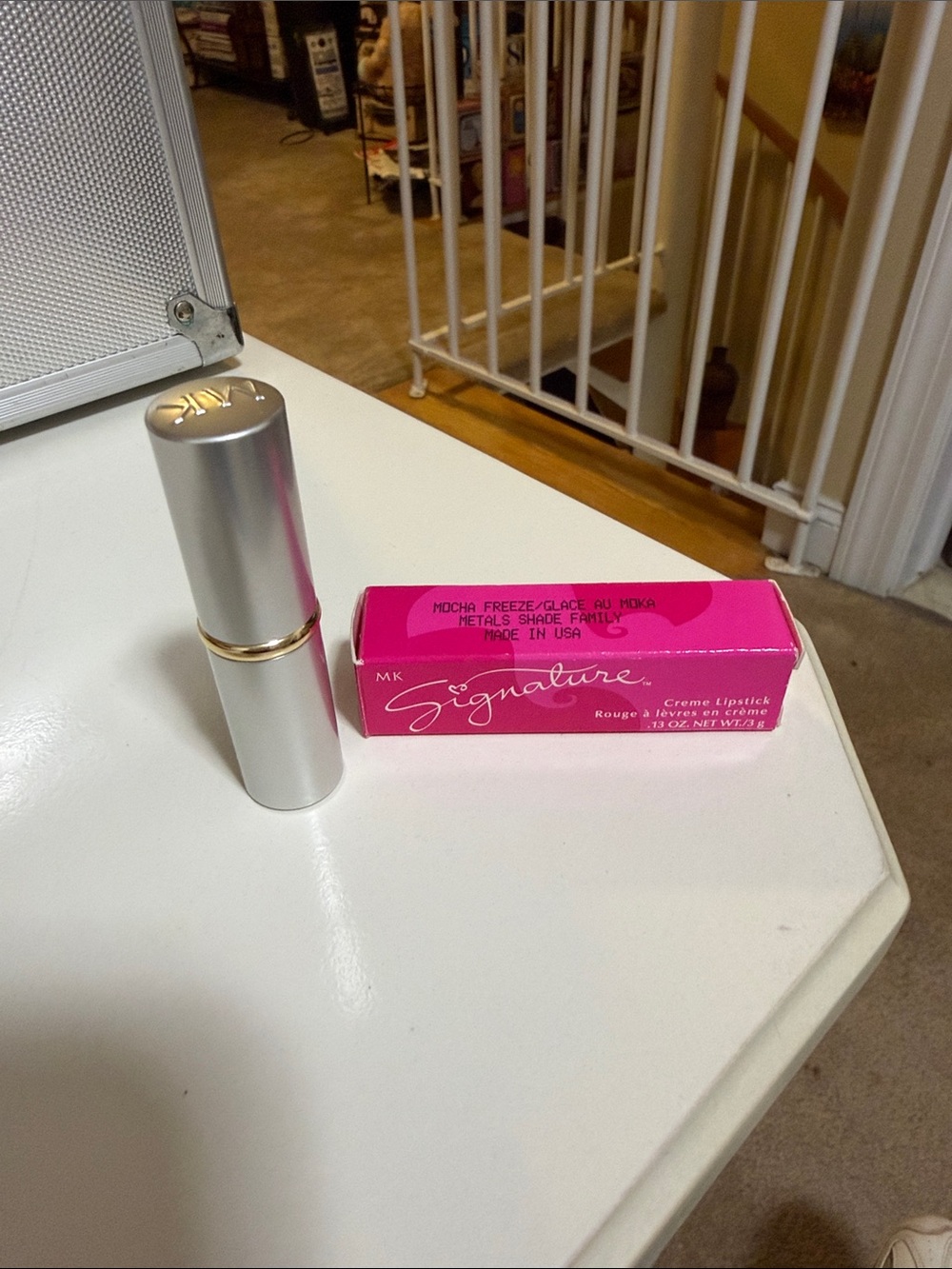 Signature Creme Lipstick - Bright Pink Mary Kay shade mocha freeze